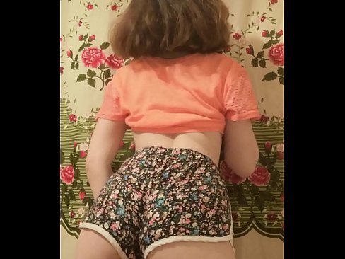 ❤️ Kynþokkafull ung stúlka klæðir sig í stuttbuxurnar á myndavélinni Klám vk á klám is.pi-porno.ru ❌❤
